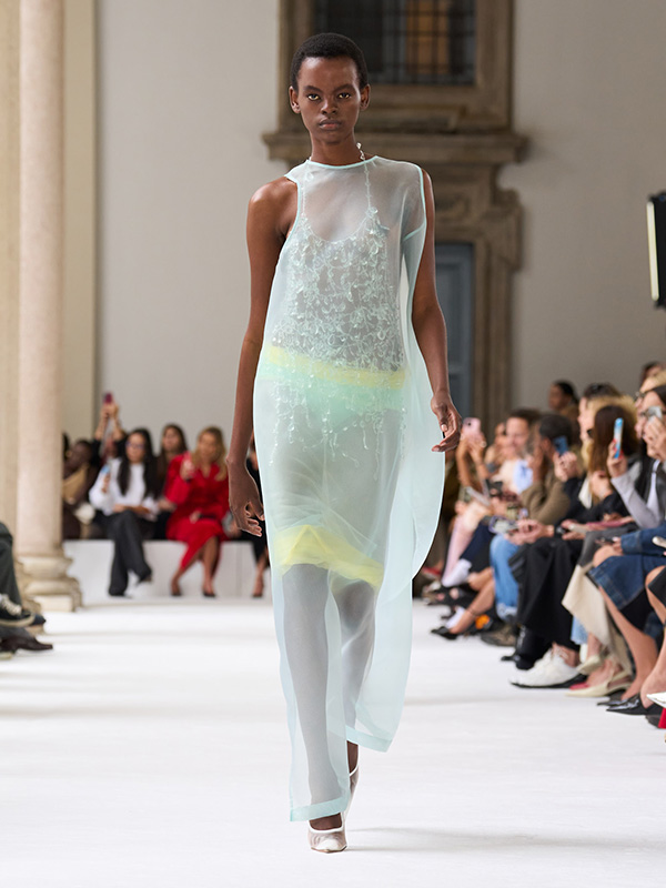Sportmax ロングドレス ベージュ SS25 Sportmax Spring Summer 2025 Runway Show: SS25 an Essential
